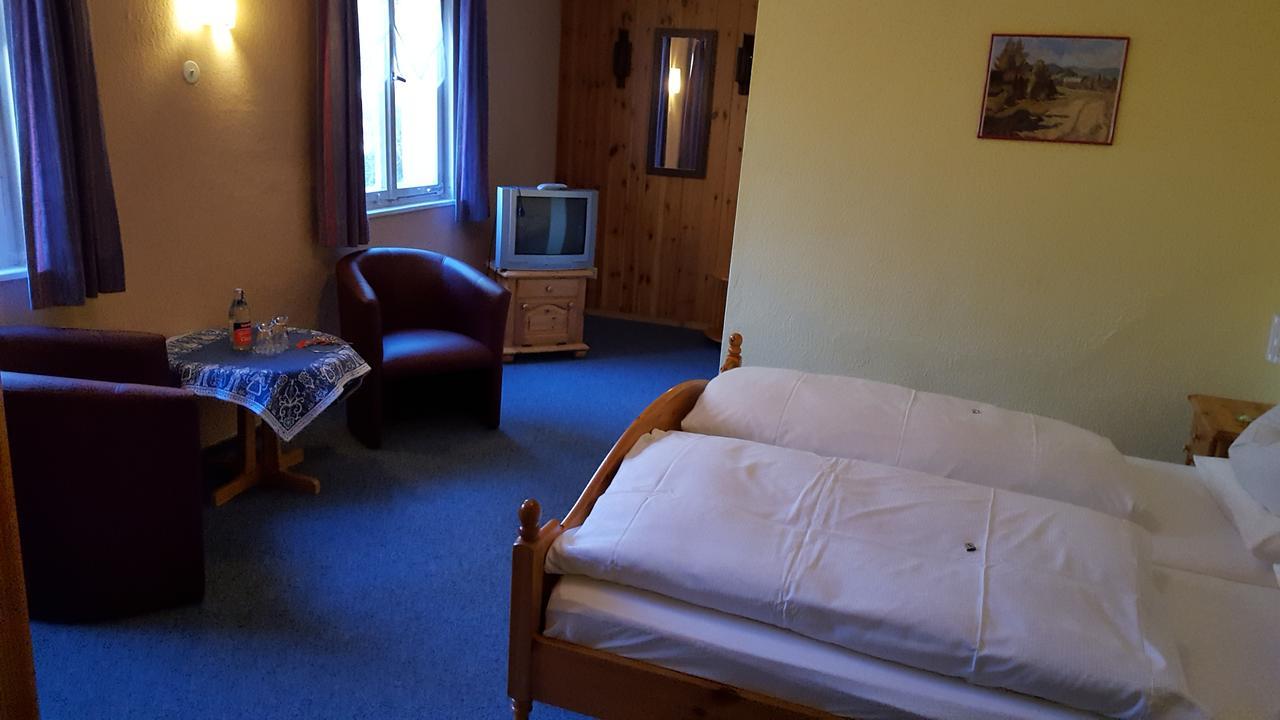 Schwarzwaldgasthof Baren Hotel ทิทิเซ-นอยชตัดท์ ภายนอก รูปภาพ